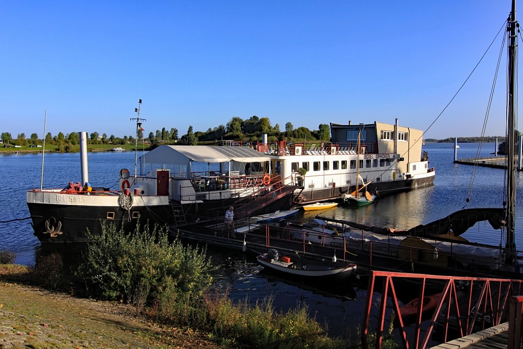 Botel03.jpg