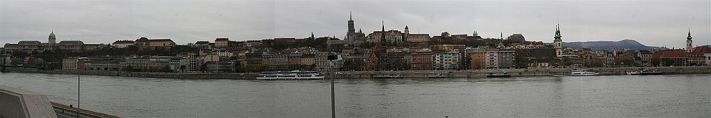 Buda0075-panorama.jpg - Panorama van de volldige Buda-zijde van de stad Budapest