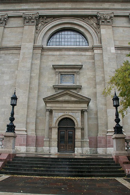 buda0006.JPG - Zijkant van de St-Stephens Basiliek