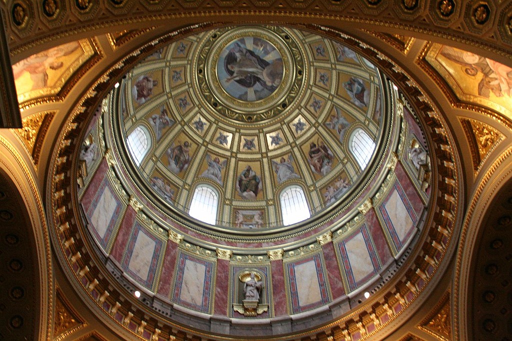 buda0011.JPG - Binnen in de Basiliek