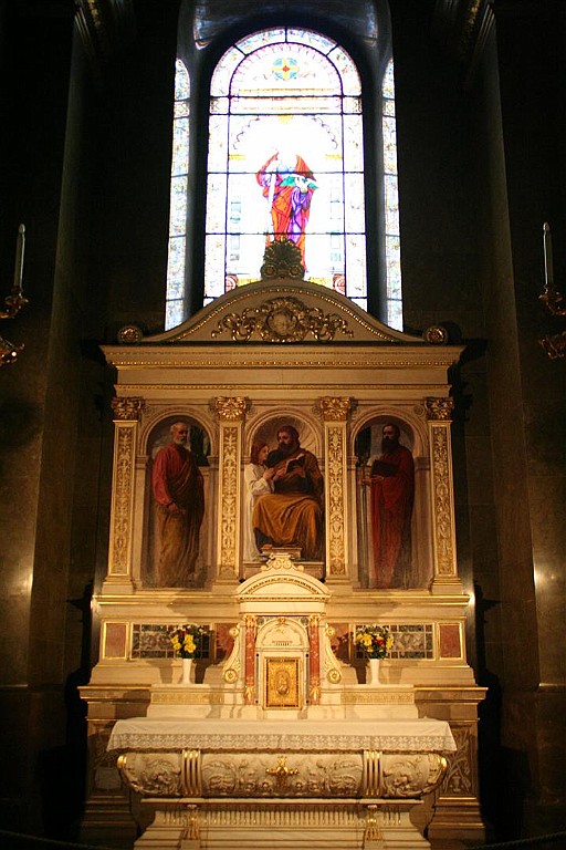 buda0012.JPG - Binnen in de Basiliek