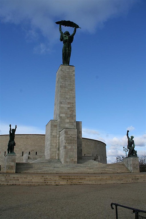 buda0029.JPG - Vrijheidsbeeld op de Gellerthegy-heuvel