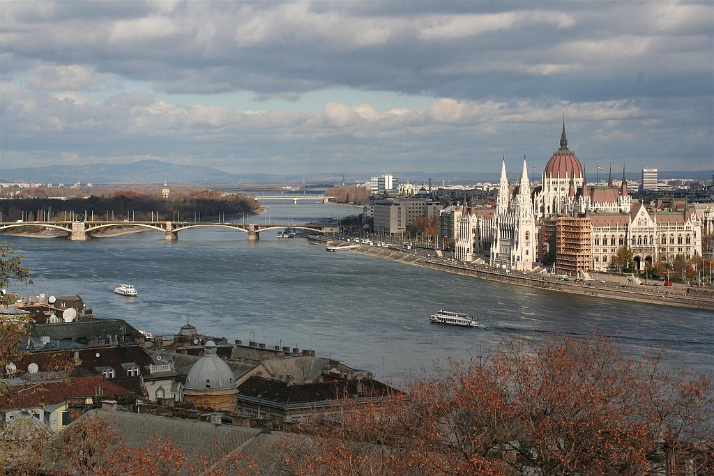 buda0045.JPG - Zicht op het Parlement, Margareth-brug en Margareth-eiland