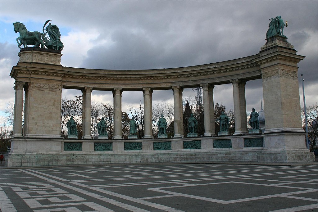 buda0102.JPG - Het Millenium Monument