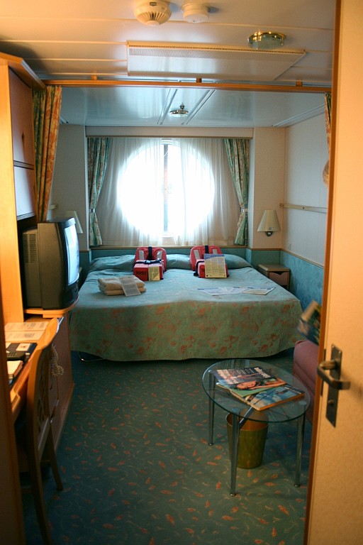 cruise006.JPG - Onze kajuit : een echte hotelkamer met zicht op zee