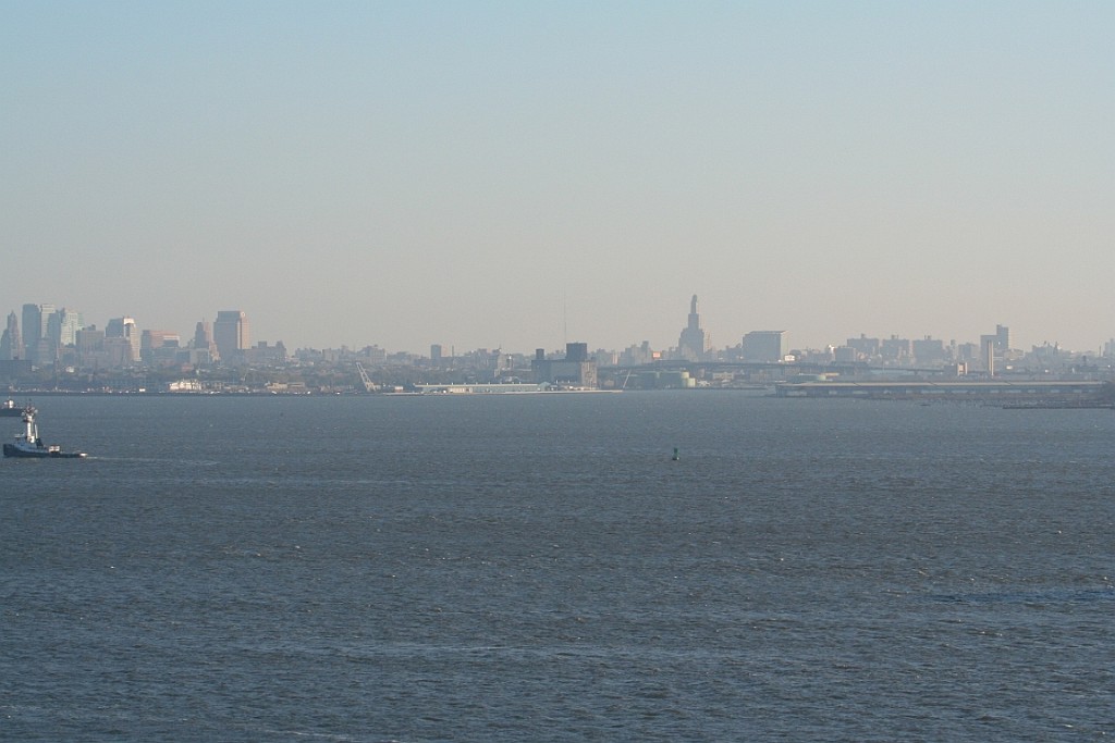 cruise229.JPG - Binnenvaren van Cape Liberty in New York (Bayonne)