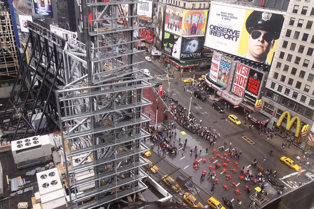 cruise012.jpg - Vanuit onze kamer : direct zicht op Times Square