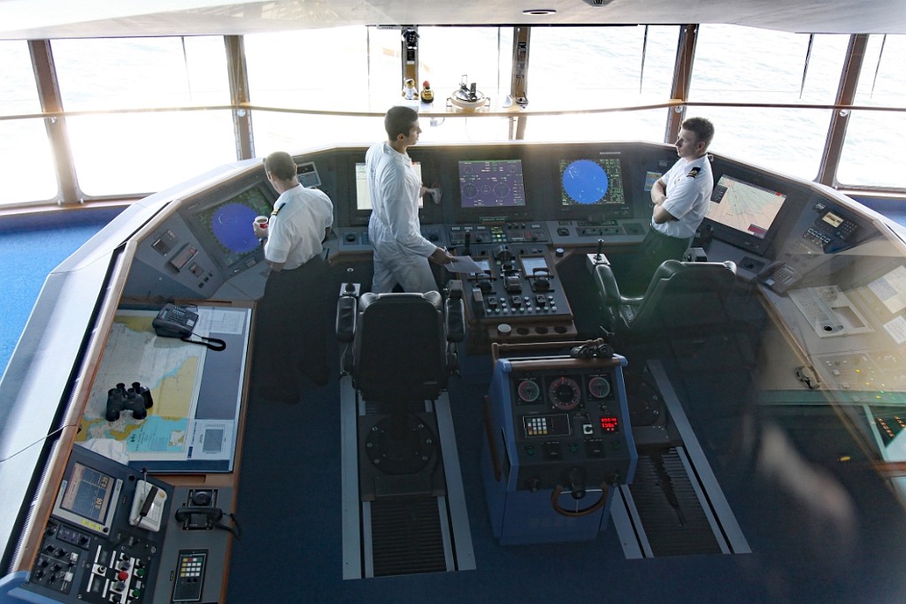 cruise239.jpg - Meer is er niet nodig om deze mastodont te besturen