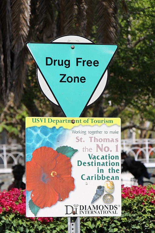 cruise427.jpg - Hier en daar is het drugsvrij