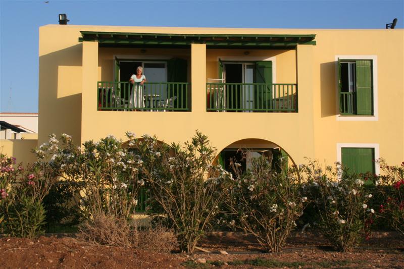 cyprus008.jpg - bungalow met 4 appartementen