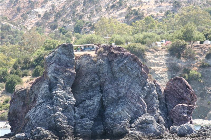 cyprus032.jpg - Een kruis ter nagedachtenis van een Oostenrijkse Blauwherm, die zich hier te pletter heeft gesprongen