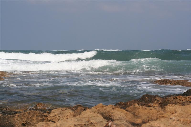 cyprus056.jpg - Zulke golfslag is dagelijkse kost