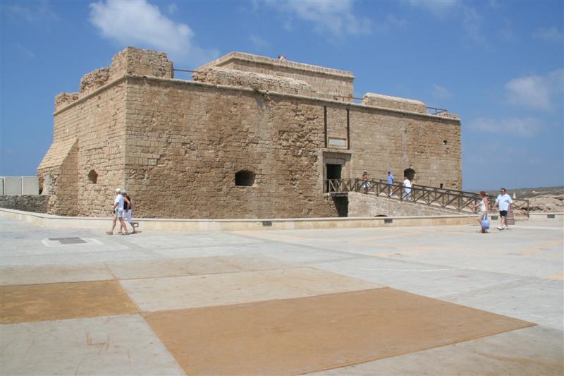 cyprus058.jpg - De burcht in de haven van Paphos