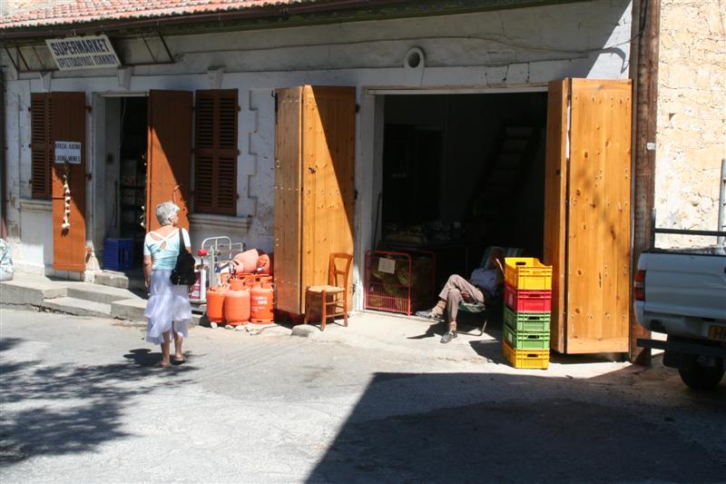 cyprus092.jpg - De superette