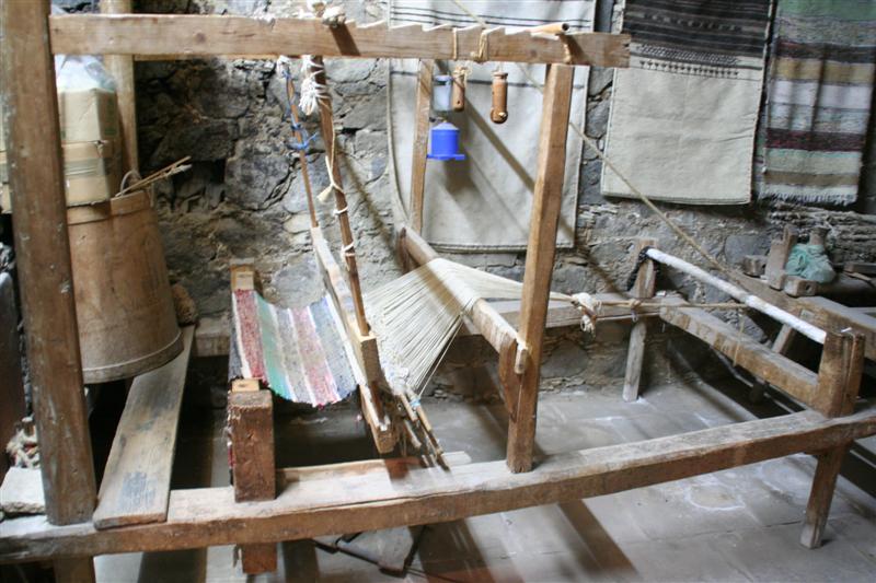cyprus125.jpg - Antiek weefgetouw