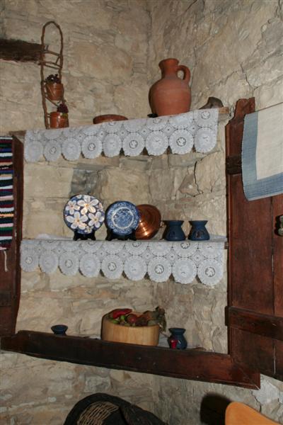 cyprus171.jpg - snuisterijen bij een familie in Vouni