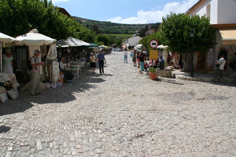 cyprus178.jpg - Het gezellige dorpsplein van Omodhos
