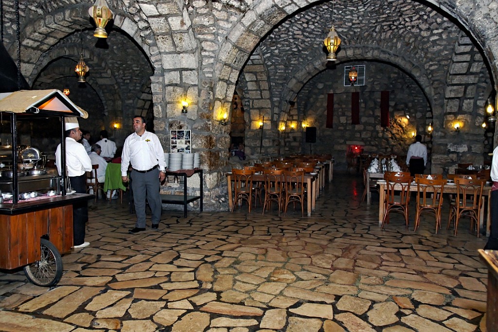jor0292.jpg - Eten in restaurant Kan Zaman.