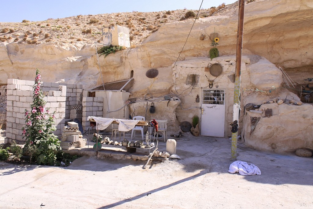 jor0648.jpg - Deze grotten worden nog bewoond
