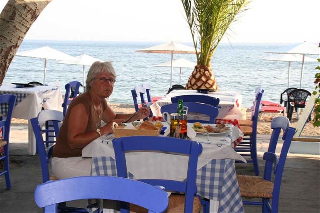 kreta95.jpg - Lekker dineren bij Kostas, aan het strand