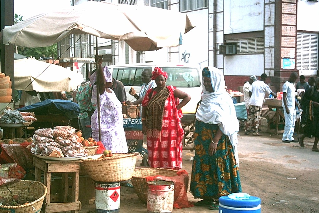 Senegal034.jpg - Je overal vanalles kopen