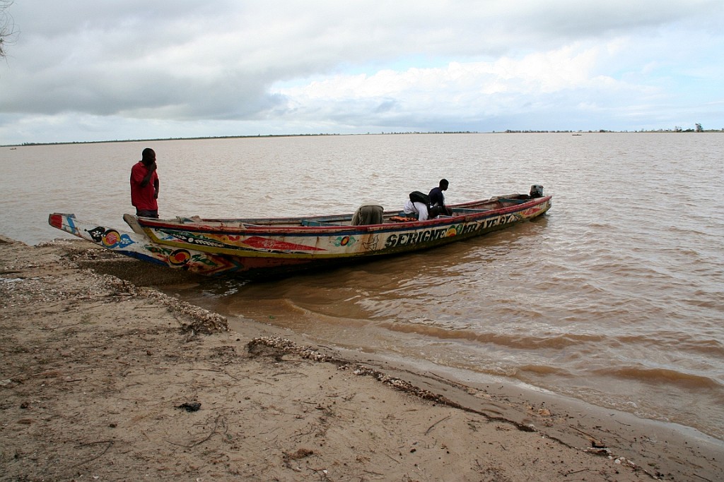 Senegal190.JPG - De lokale boten ...