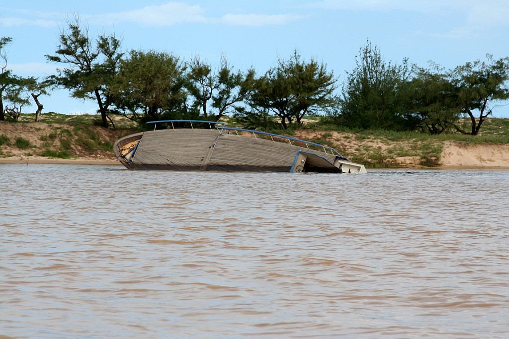 Senegal198.JPG - Die zal ooit wel eens wegroesten en wegrotten