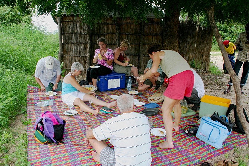 Senegal269.JPG - Primitieve, maar lekkere picknick