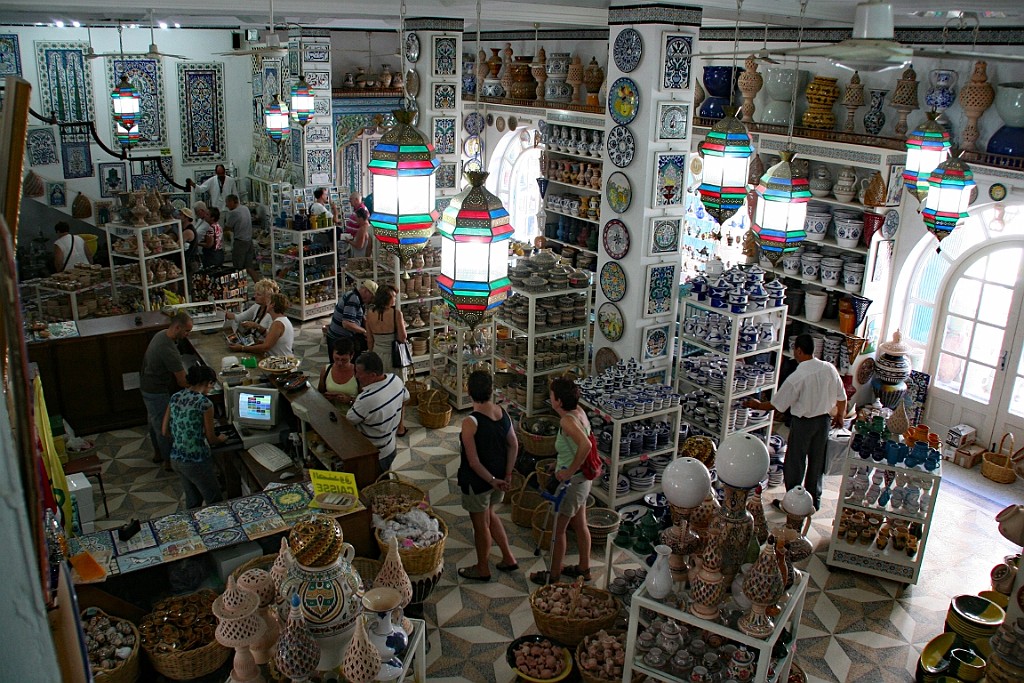 tunesie297.JPG - Shop van de pottenbakkerij in NAbeul