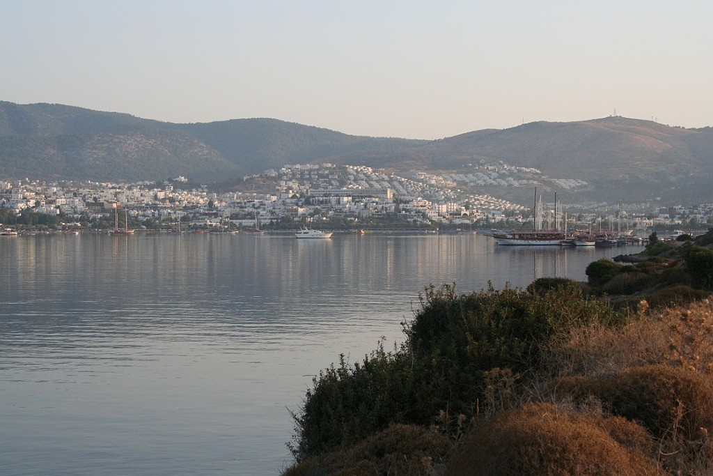 turkije300.JPG - Onze kleine baai bij het krieken van de dag