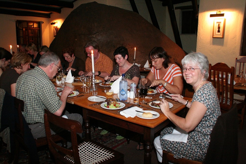 sa194.JPG - Het laatste avondmaal in Hulala Lakeside lodge